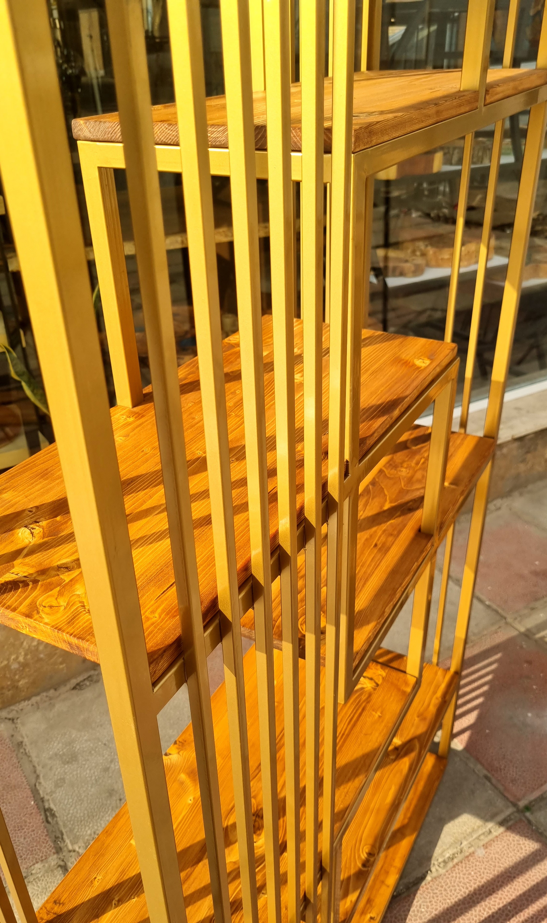 کتابخانه و استند