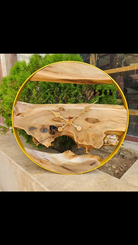 ساعت دیواری زیبا و اصیل روستیک چوب گردو